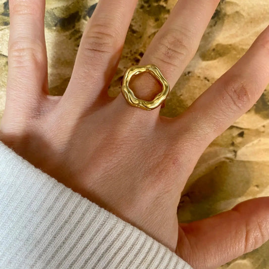 Chic Organic Circle Ring (Gold)