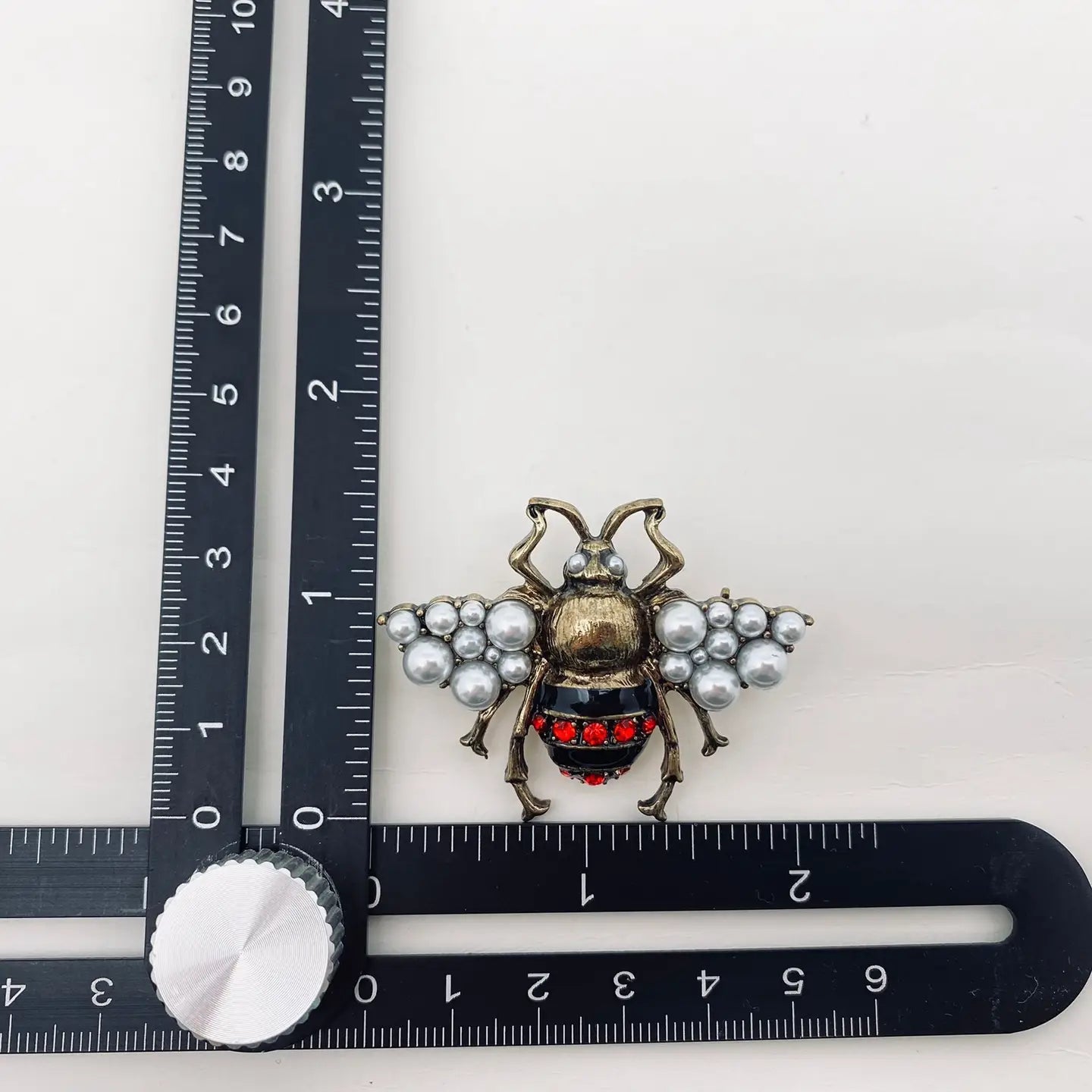 Vingtage Bee Brooch