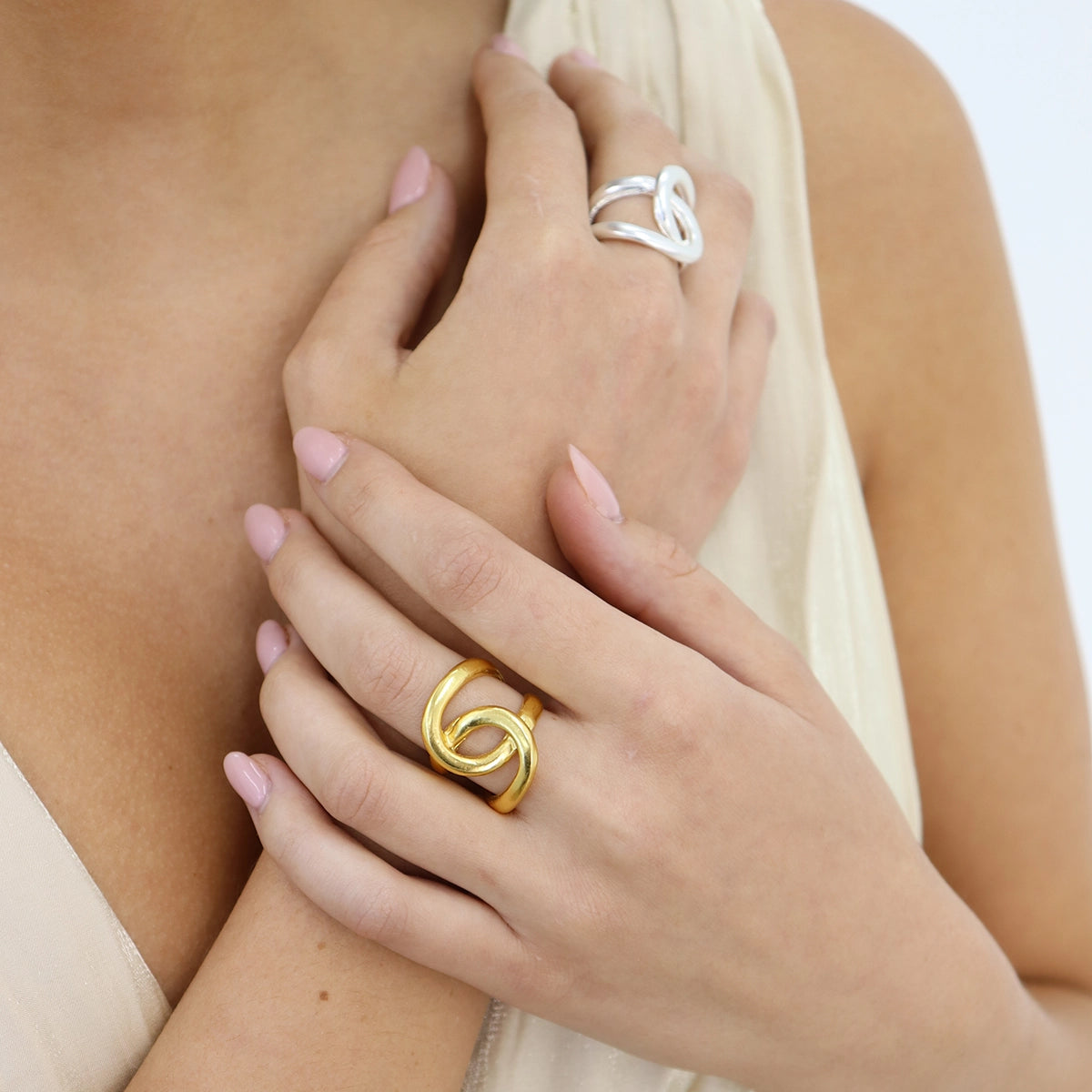 Intertwined Link Ring - Gold