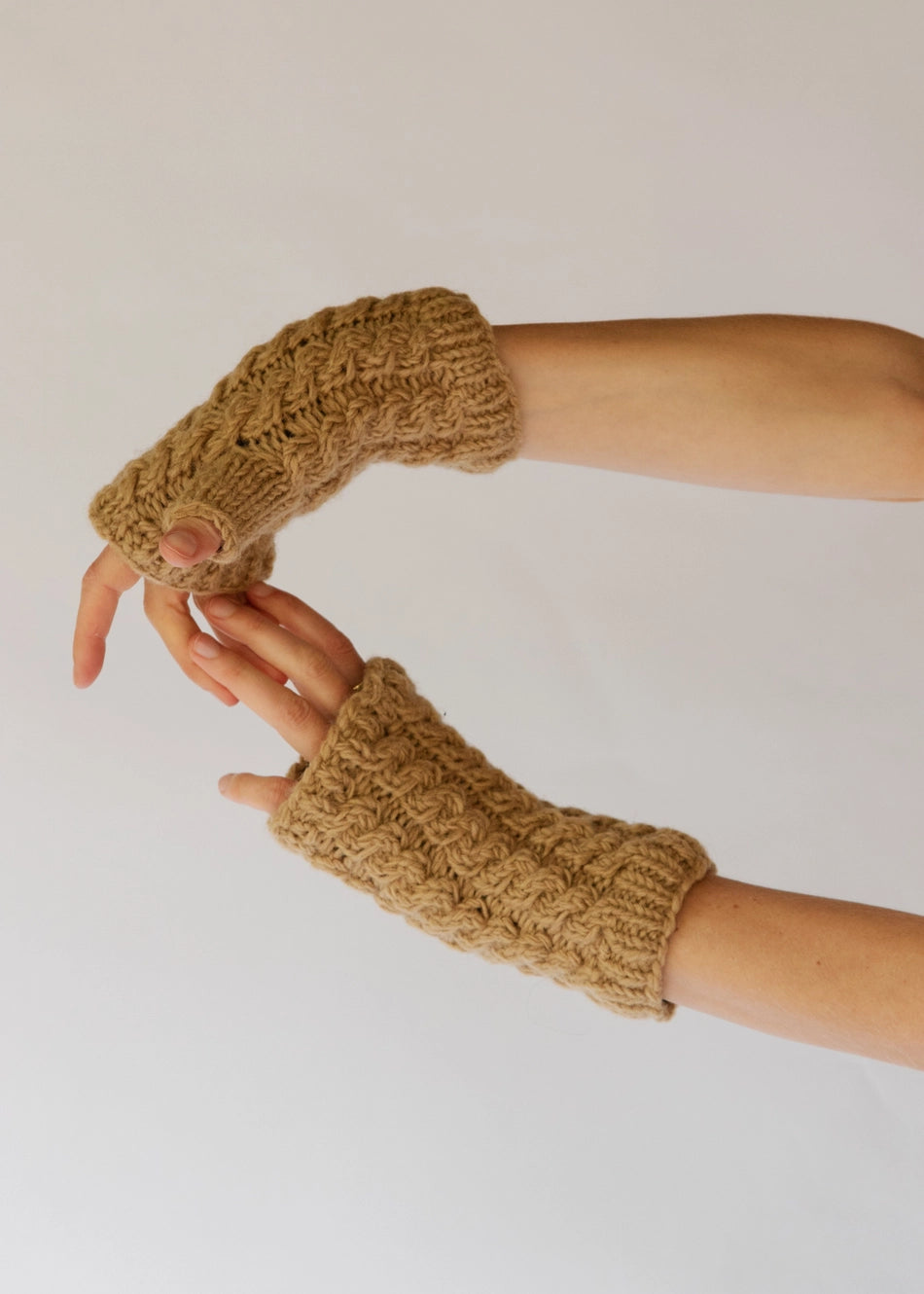 Cable Fingerless Gloves - Caramel