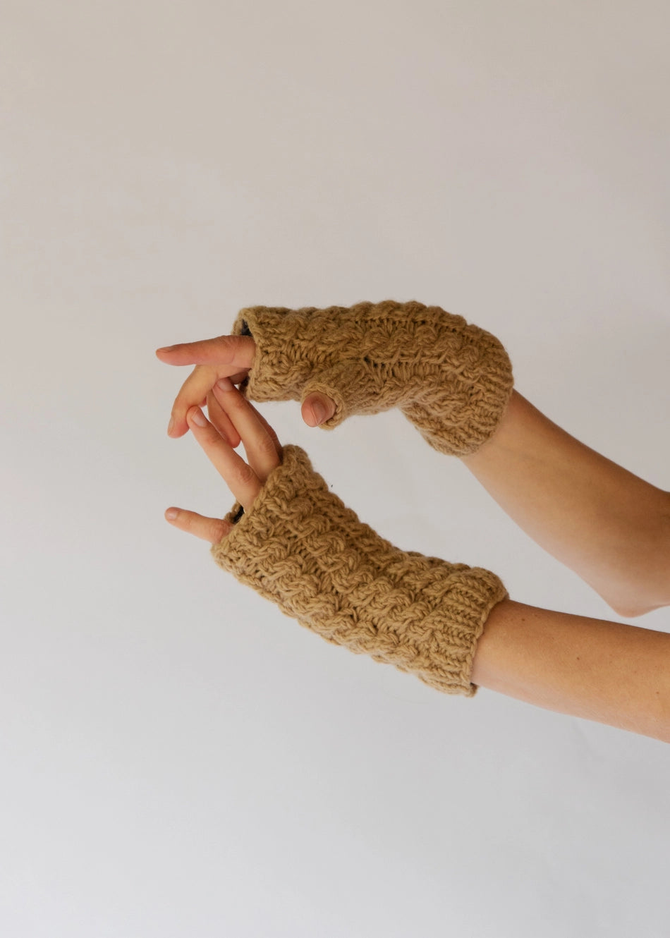 Cable Fingerless Gloves - Caramel