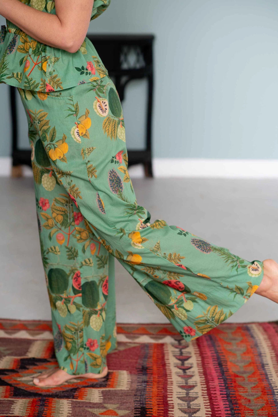 Ollie Pant - Tropics