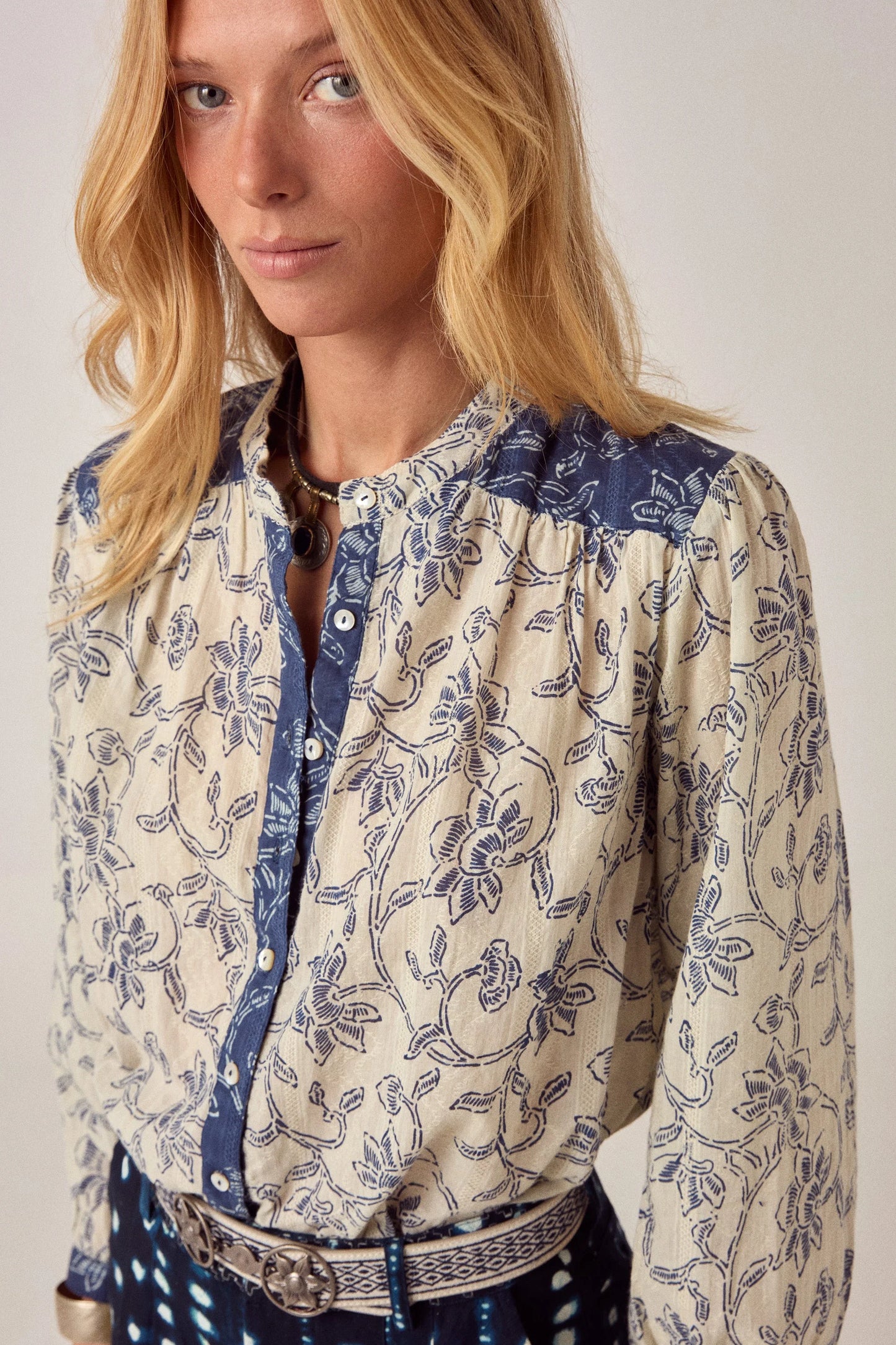 Maison Hotel Cleo Blouse White Fuji