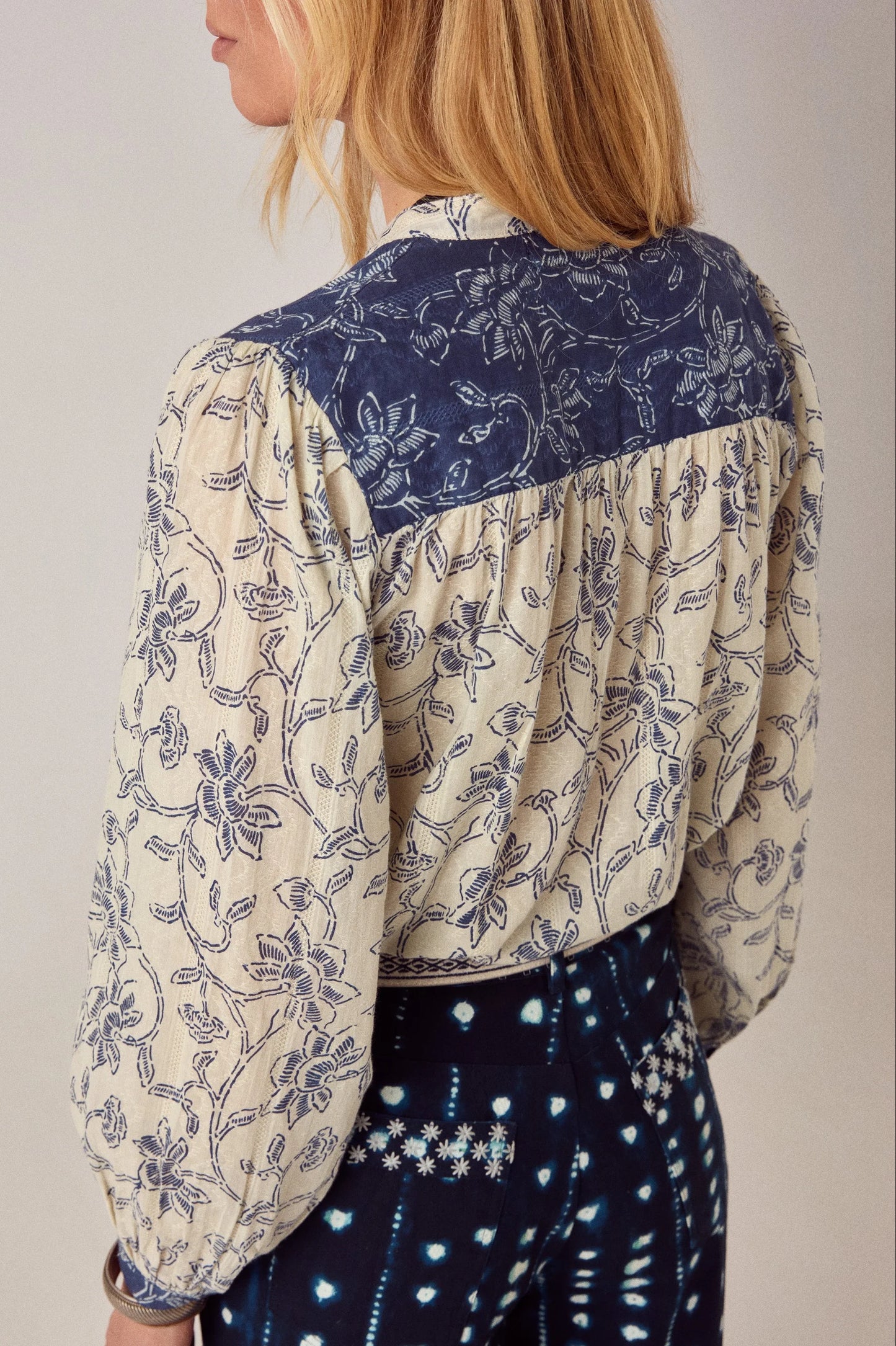Maison Hotel Cleo Blouse White Fuji