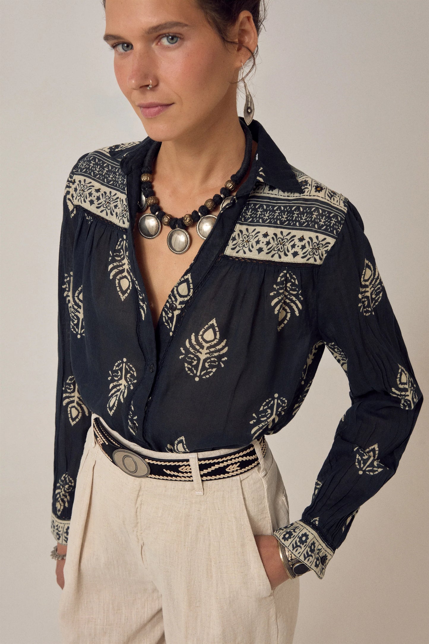 Maison Hotel Rani Shirt - Black Henna