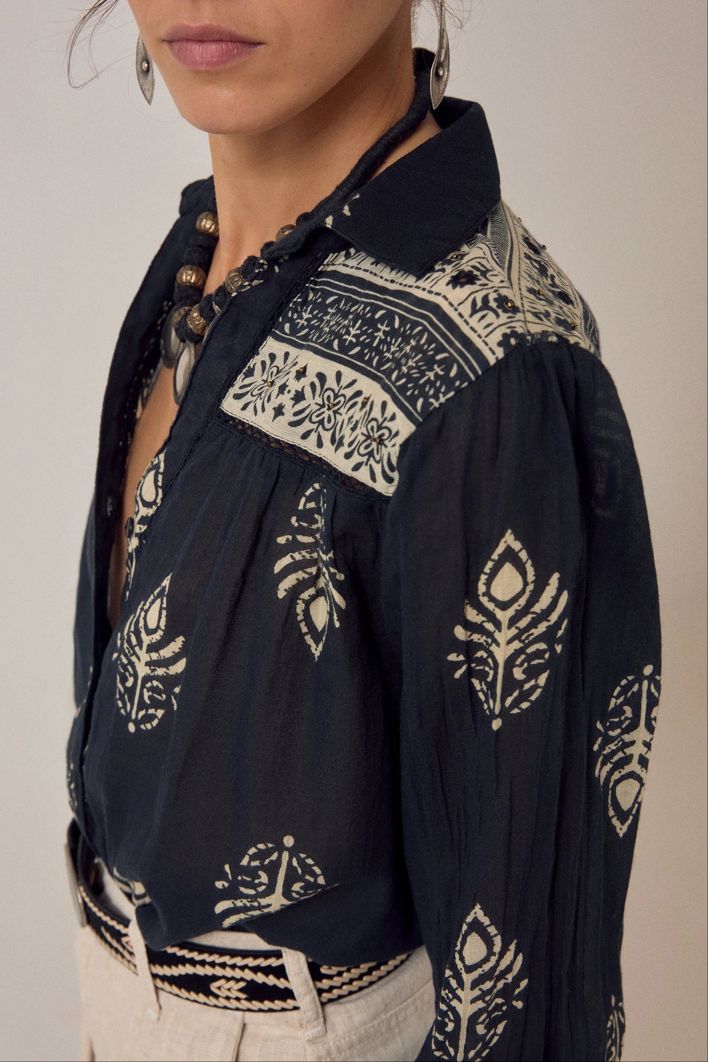 Maison Hotel Rani Shirt - Black Henna