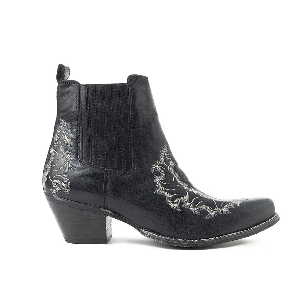 Dearling Ranch Booties in Black