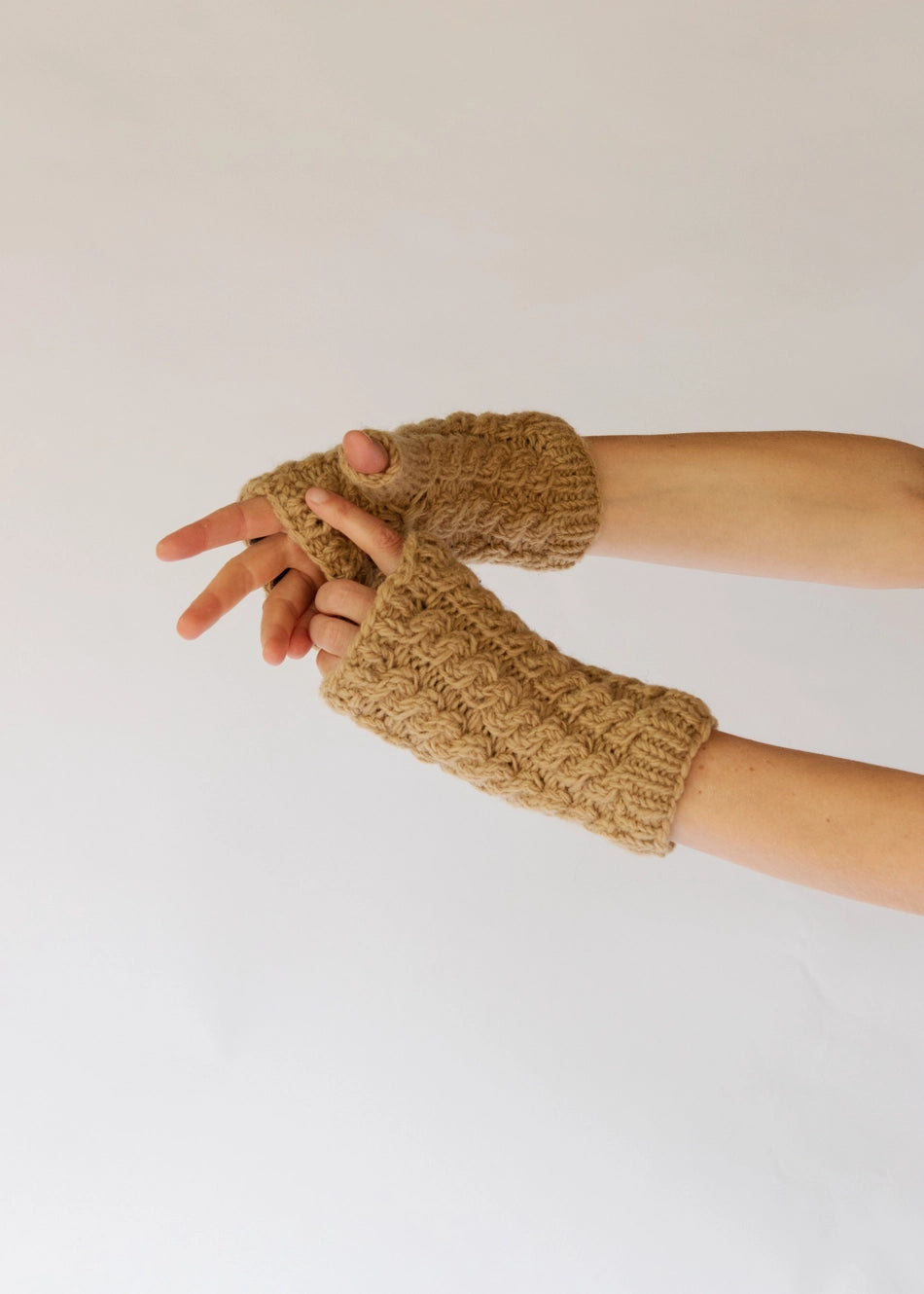 Cable Fingerless Gloves - Caramel