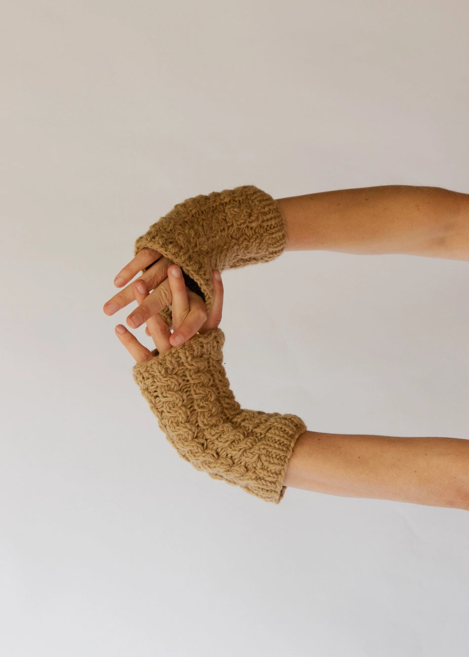 Cable Fingerless Gloves - Caramel
